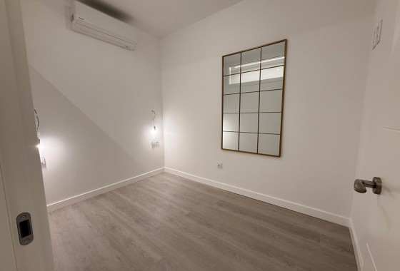 Resale - Apartment / Flat -
Torrevieja - Playa del Cura