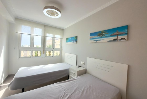 Venta - Apartamento / Piso -
Guardamar del Segura - Urbanizaciones