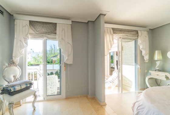 Sprzedaż - Willa wolnostojąca -
Torrevieja - Torre la mata