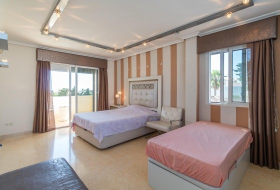 Sprzedaż - Willa wolnostojąca -
Torrevieja - Torre la mata