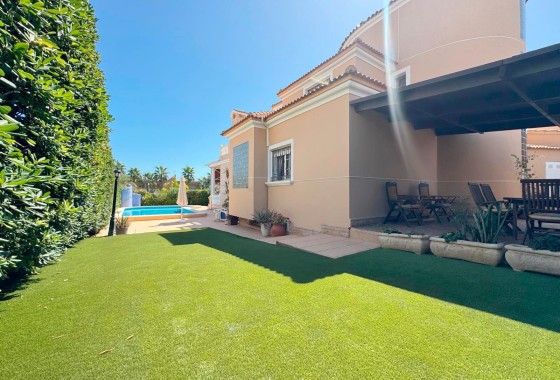 Resale - Detached Villa -
Torrevieja