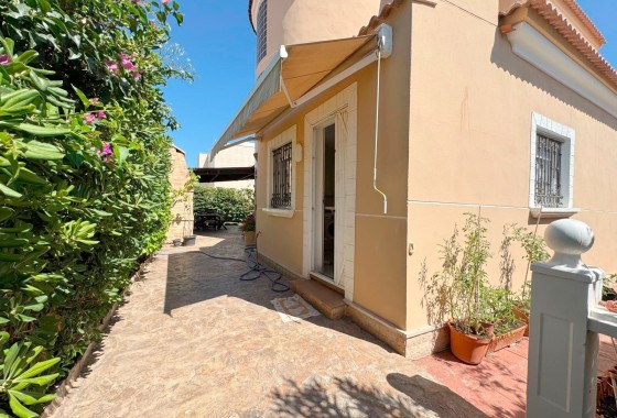 Resale - Detached Villa -
Torrevieja
