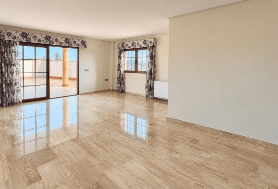 Wiederverkauf - Reihenhaus -
San Miguel de Salinas