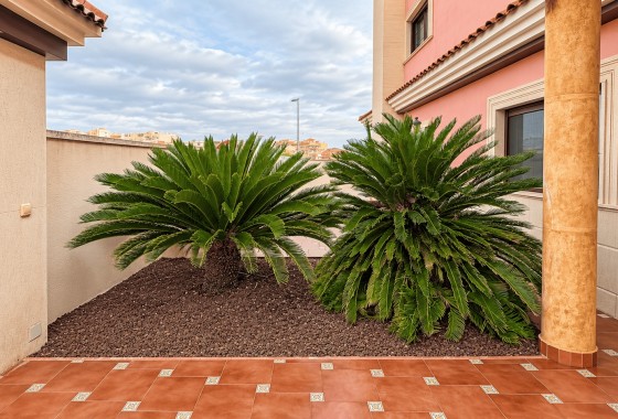 Wiederverkauf - Reihenhaus -
San Miguel de Salinas