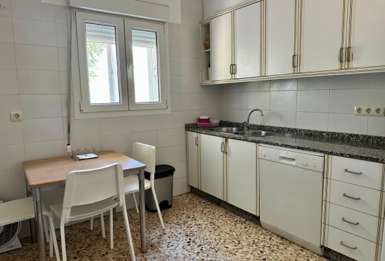 Venta - Chalet Independiente -
Yecla