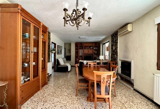 Venta - Chalet Independiente -
Yecla