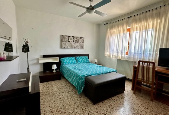 Venta - Chalet Independiente -
Yecla