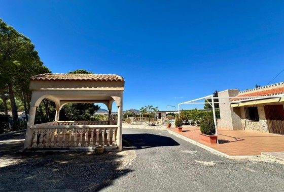 Venta - Chalet Independiente -
Yecla