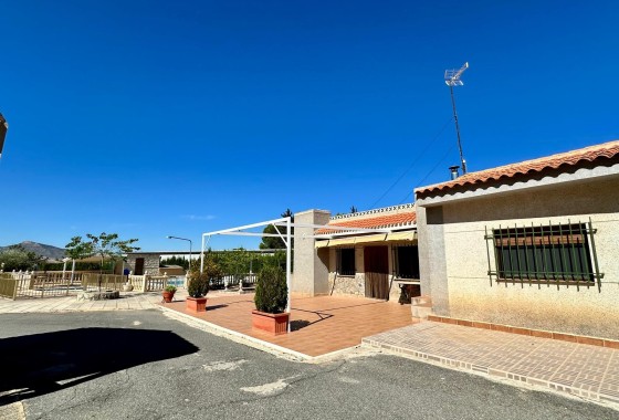 Venta - Chalet Independiente -
Yecla