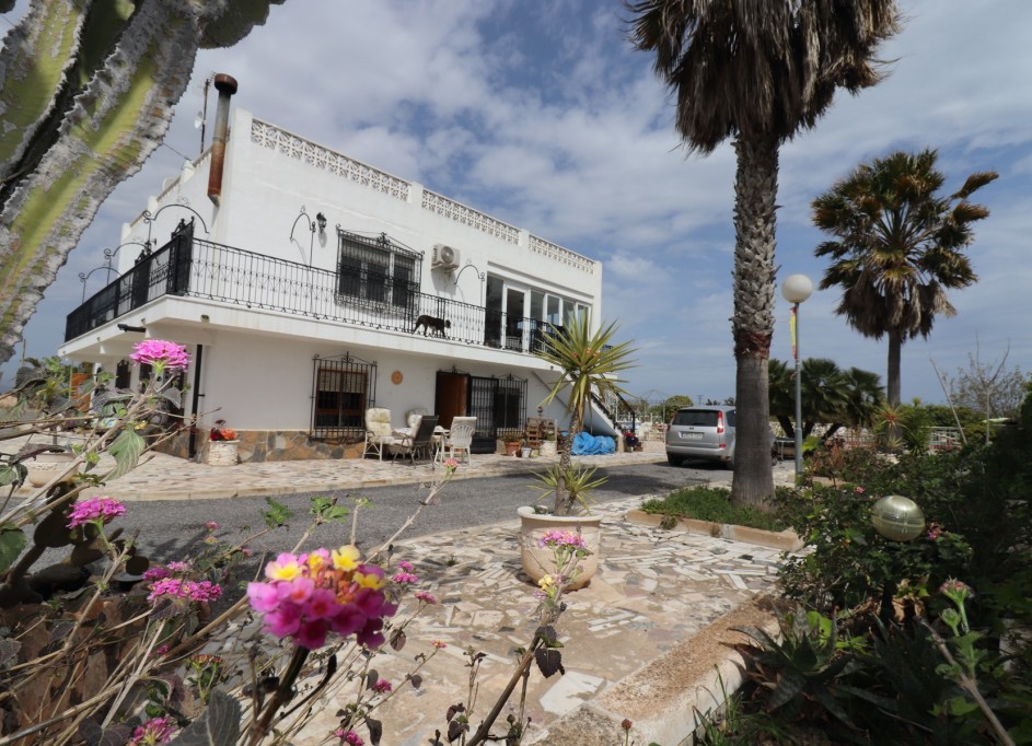 Återförsäljning - Finca / Country Property -
La Marina