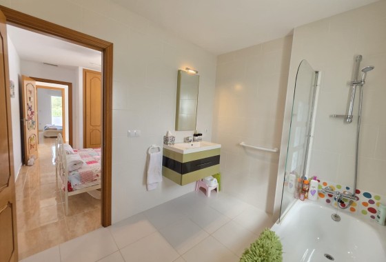 Venta - Chalet Independiente -
Pinoso
