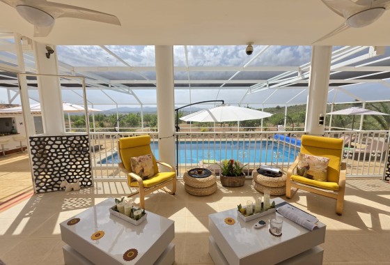 Venta - Chalet Independiente -
Pinoso