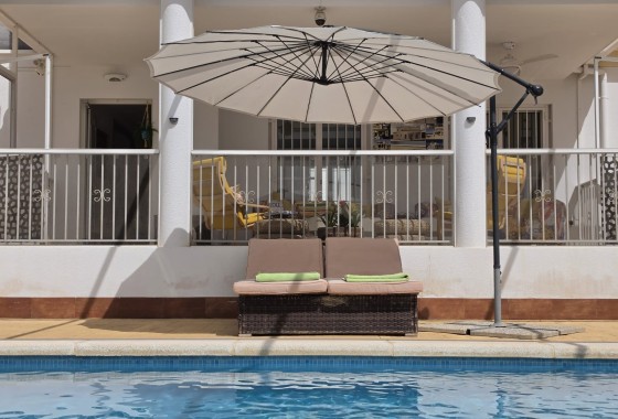 Venta - Chalet Independiente -
Pinoso