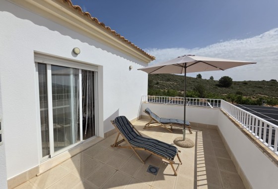 Venta - Chalet Independiente -
Pinoso