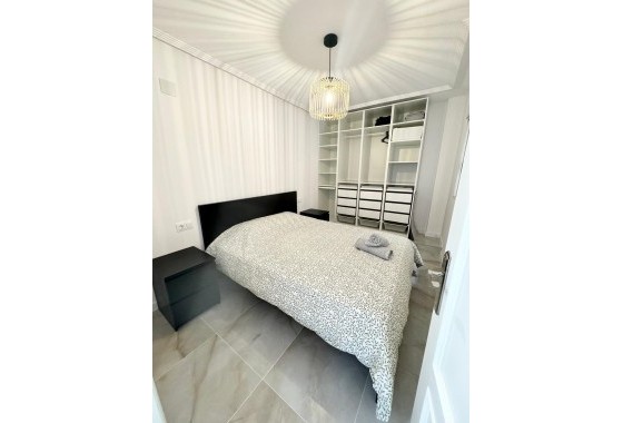 Venta - Apartamento / Piso -
Torrevieja