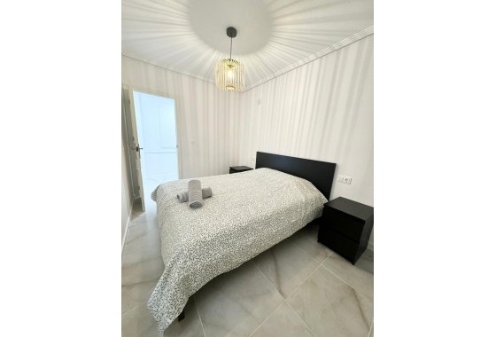 Venta - Apartamento / Piso -
Torrevieja