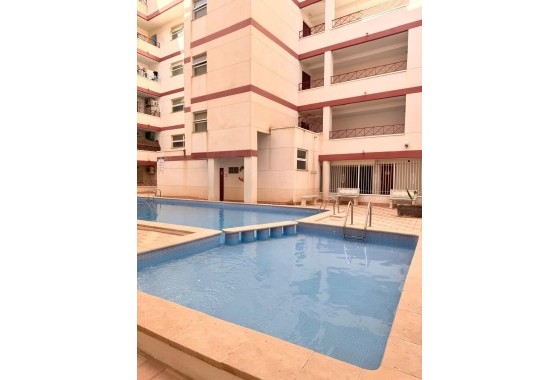 Venta - Apartamento / Piso -
Torrevieja