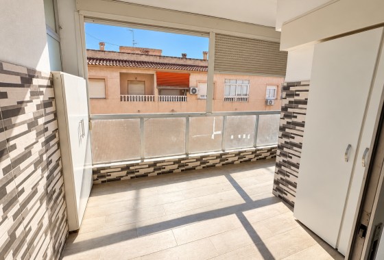 Sprzedaż - Apartament / Mieszkanie -
Torrevieja - Playa de los Naufragos