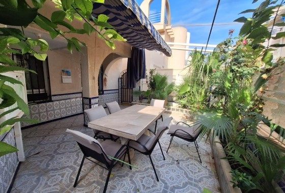 Herverkoop - Halfvrijstaande villa -
Torrevieja