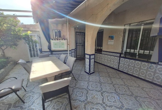 Herverkoop - Halfvrijstaande villa -
Torrevieja