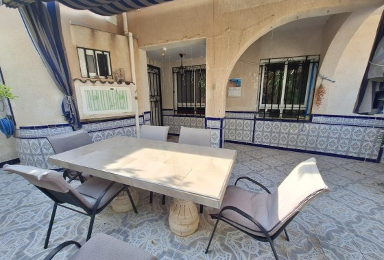 Herverkoop - Halfvrijstaande villa -
Torrevieja