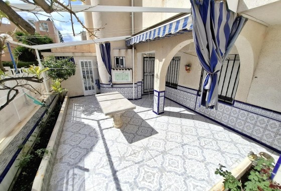 Herverkoop - Halfvrijstaande villa -
Torrevieja