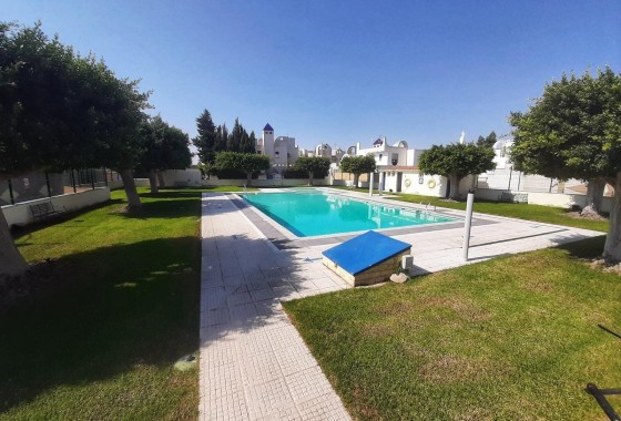 Herverkoop - Halfvrijstaande villa -
Torrevieja