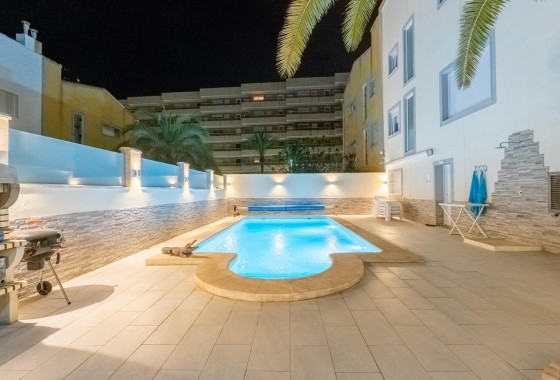 Herverkoop - Rijhuis -
Torrevieja - Punta Prima