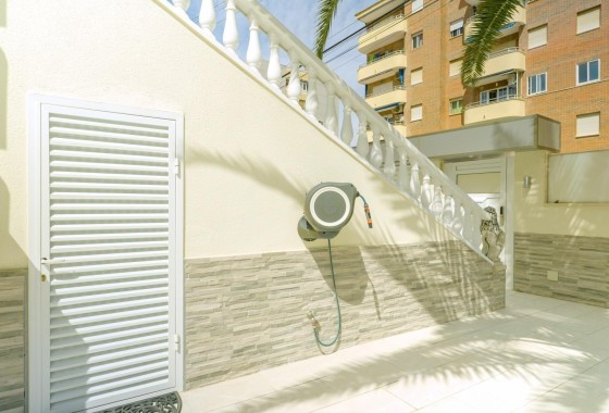 Herverkoop - Rijhuis -
Torrevieja - Punta Prima