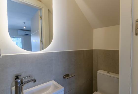 Herverkoop -  -
Torrevieja - Lago jardin