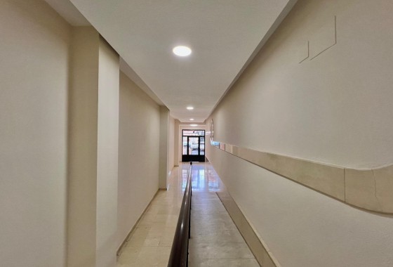 Resale - Apartment / Flat -
Torrevieja - Puerto Deportivo