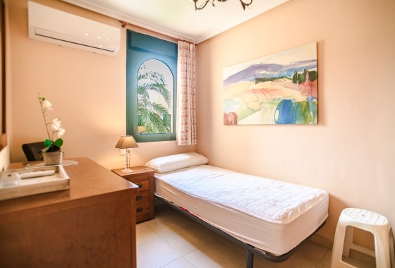 Herverkoop - Rijhuis -
Torrevieja - Los Balcones