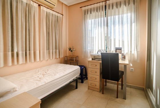 Herverkoop - Rijhuis -
Torrevieja - Los Balcones