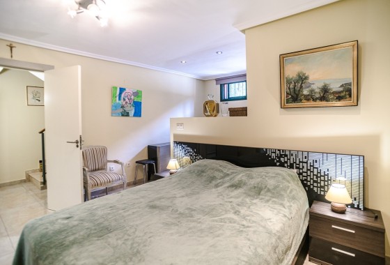 Herverkoop - Rijhuis -
Torrevieja - Los Balcones