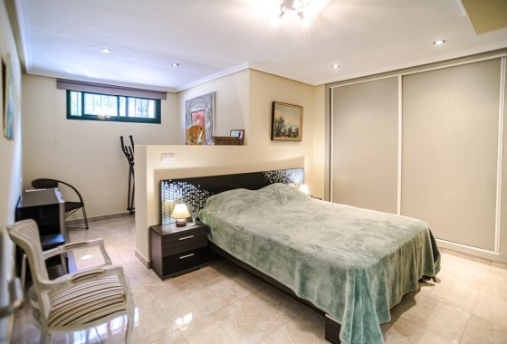 Herverkoop - Rijhuis -
Torrevieja - Los Balcones
