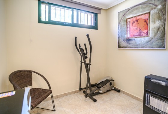 Herverkoop - Rijhuis -
Torrevieja - Los Balcones