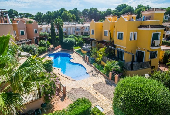 Herverkoop - Rijhuis -
Torrevieja - Los Balcones