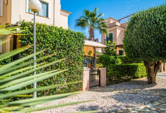 Herverkoop - Rijhuis -
Torrevieja - Los Balcones