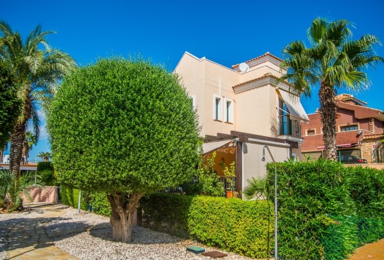 Herverkoop - Rijhuis -
Torrevieja - Los Balcones