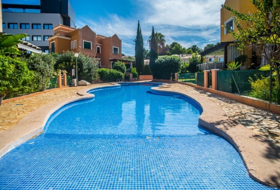 Herverkoop - Rijhuis -
Torrevieja - Los Balcones