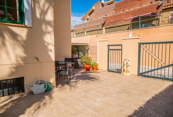 Herverkoop - Rijhuis -
Torrevieja - Los Balcones
