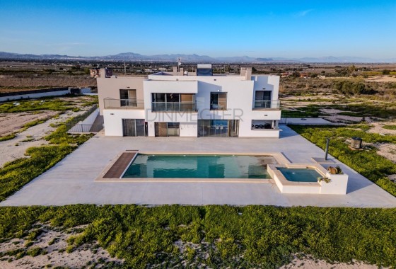 Resale - Detached Villa -
La Marina