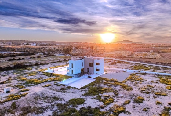 Resale - Detached Villa -
La Marina
