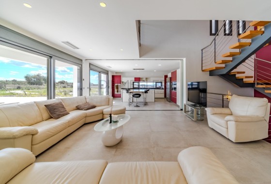 Resale - Detached Villa -
La Marina