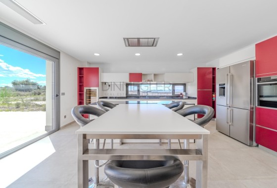 Resale - Detached Villa -
La Marina
