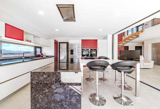 Resale - Detached Villa -
La Marina