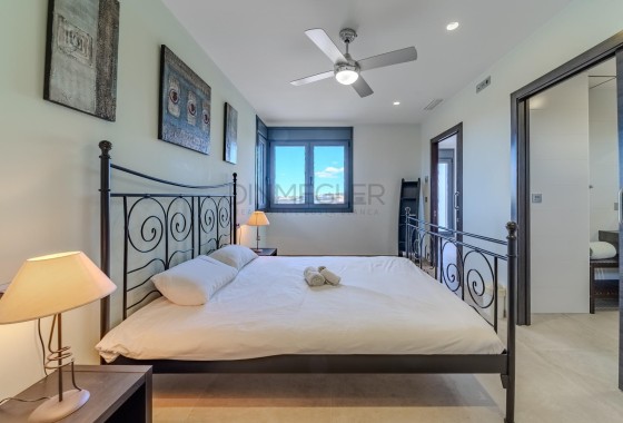 Resale - Detached Villa -
La Marina