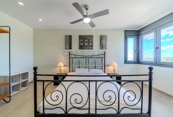 Resale - Detached Villa -
La Marina