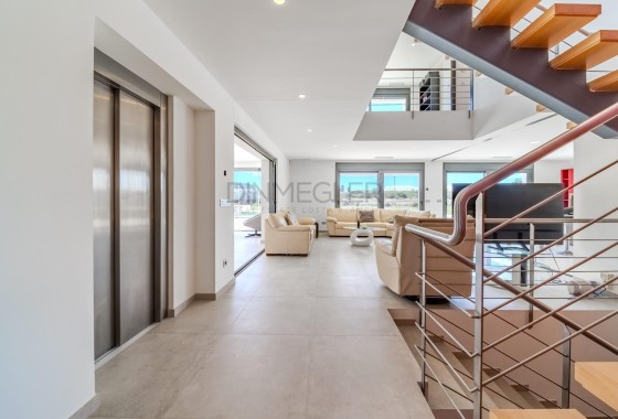Resale - Detached Villa -
La Marina