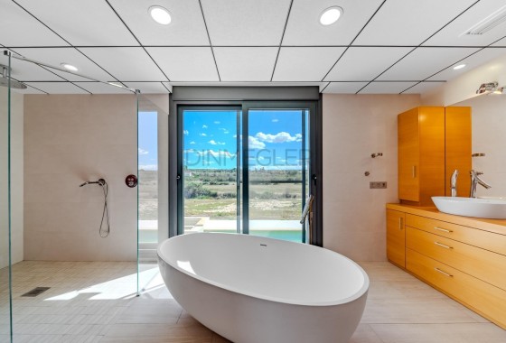 Resale - Detached Villa -
La Marina